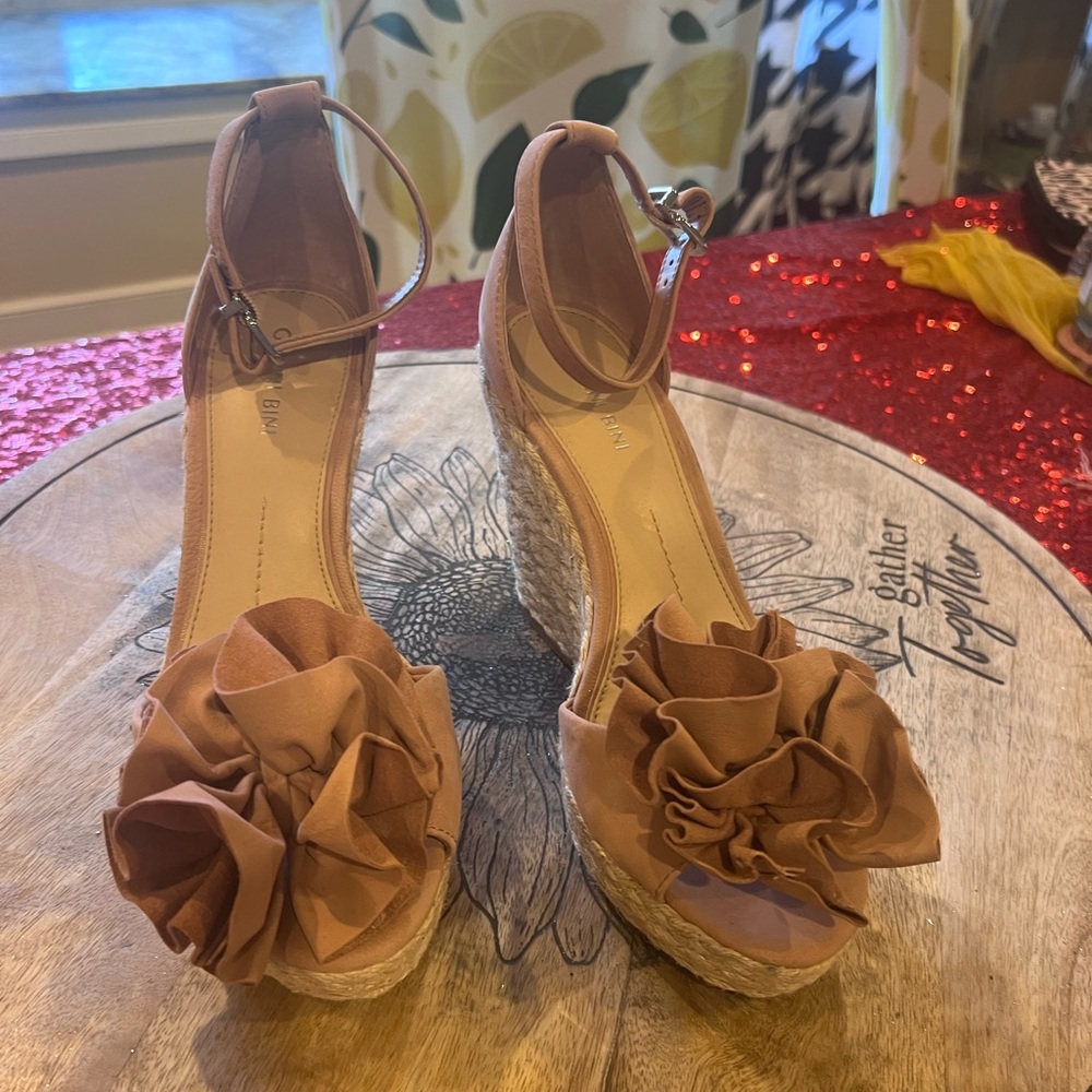 Gianni Bini dusty rose pink suede wedges 8 nwot - Picture 2 of 8
